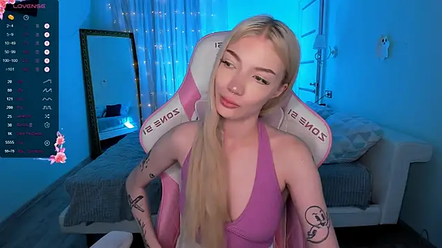 AnyaTaylor  online show from 11/11/25, 02:44