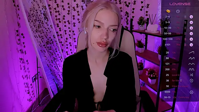 Snapshot of AnyaTaylor_ chatting on 04/24/26, 02:14 AnyaTaylor online show from 04/24/26, 02:14