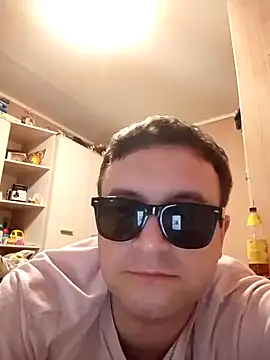 Snapshot of Ivandovxxxl_1010 chatting on 10/11/25, 01:42 Ivandovxxxl 1010 online show from 10/11/25, 01:42