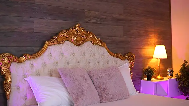 EllieRedd online show from 10/13/25, 08:58