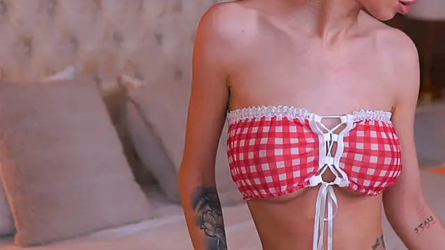 EllieRedd online show from 11/15/25, 10:01