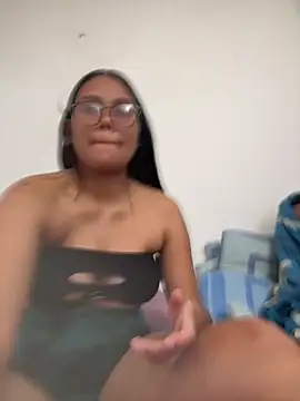 Snapshot of burbuja02 chatting on 03/03/26, 04:24 burbuja02 online show from 03/03/26, 04:24