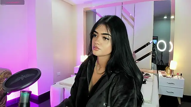 Snapshot of EmmaStonns chatting on 09/09/25, 01:10 EmmaStonns online show from 09/09/25, 01:10