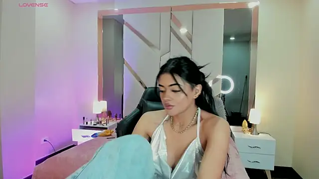 Snapshot of EmmaStonns chatting on 09/18/25, 01:24 EmmaStonns online show from 09/18/25, 01:24