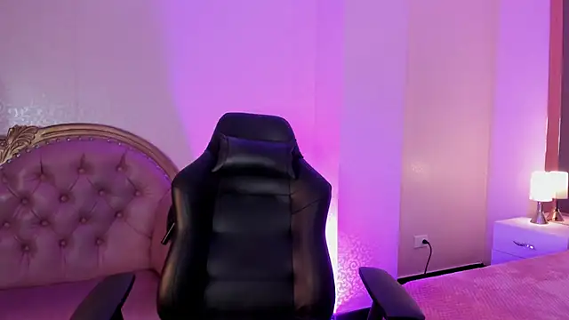 Snapshot of EmmaStonns chatting on 10/02/25, 01:29 EmmaStonns online show from 10/02/25, 01:29