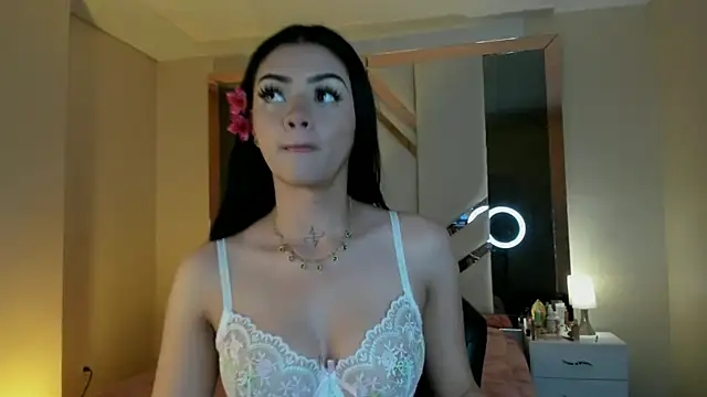 Snapshot of EmmaStonns chatting on 11/10/25, 02:05 EmmaStonns online show from 11/10/25, 02:05