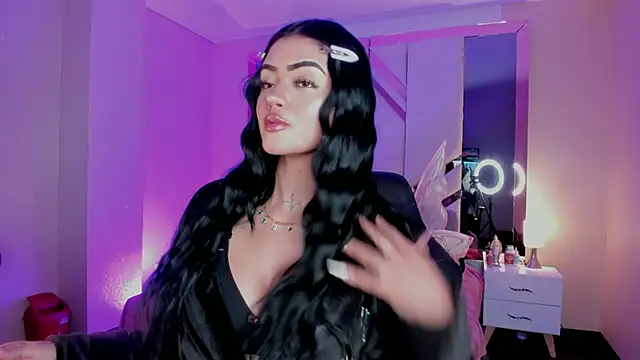 Snapshot of EmmaStonns chatting on 11/12/25, 01:44 EmmaStonns online show from 11/12/25, 01:44