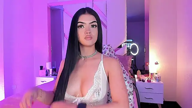 Snapshot of EmmaStonns chatting on 11/29/25, 08:23 EmmaStonns online show from 11/29/25, 08:23