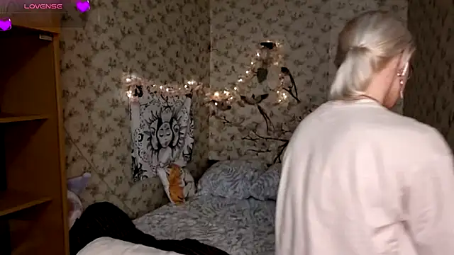 EdaKirkIin online show from 12/16/25, 06:13