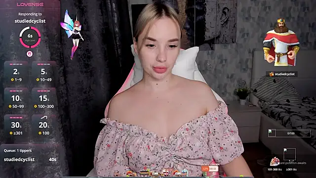 Snapshot of KiraKrox chatting on 10/25/25, 07:41 KiraKrox online show from 10/25/25, 07:41