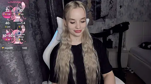 Snapshot of KiraKrox chatting on 11/18/25, 09:19 KiraKrox online show from 11/18/25, 09:19