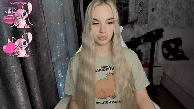 Snapshot of KiraKrox chatting on 11/20/25, 06:18 KiraKrox online show from 11/20/25, 06:18