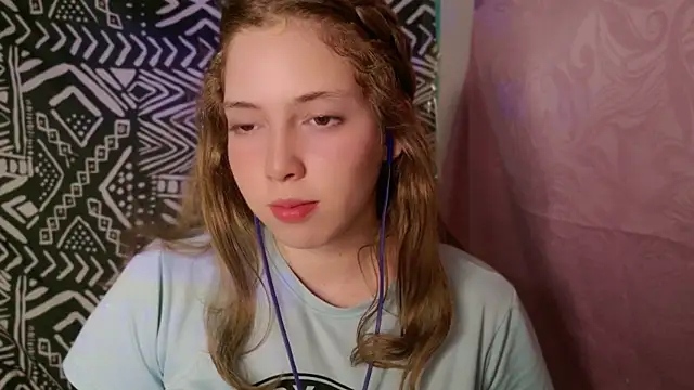 Snapshot of Natalia_novna chatting on 10/25/25, 11:43 Natalia novna online show from 10/25/25, 11:43