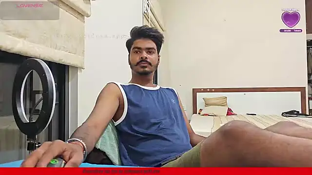 Snapshot of mrbuddy85 chatting on 10/14/25, 05:25 mrbuddy85 online show from 10/14/25, 05:25