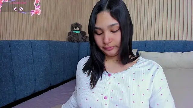 Snapshot of angel_ponce chatting on 12/15/25, 07:07 angel ponce online show from 12/15/25, 07:07