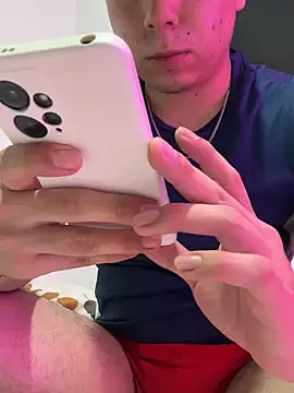 Snapshot of Axel_es chatting on 02/05/26, 12:37 Axel es online show from 02/05/26, 12:37