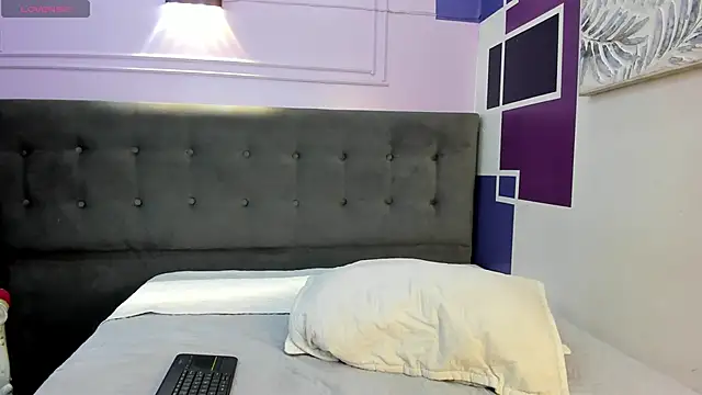 tiiny emilly online show from 10/10/25, 08:19