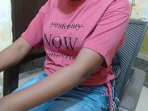 Snapshot of shallyji chatting on 09/21/25, 04:03 shallyji online show from 09/21/25, 04:03