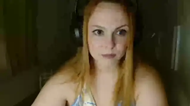 Snapshot of iara_foxy chatting on 10/26/25, 01:22 iara foxy online show from 10/26/25, 01:22
