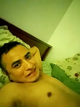 Snapshot of Locote15cm chatting on 12/16/25, 03:11 Locote15cm online show from 12/16/25, 03:11