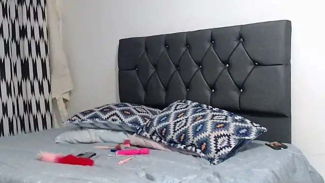 Snapshot of Angeliicaxx chatting on 10/10/25, 12:42 Angeliicaxx online show from 10/10/25, 12:42