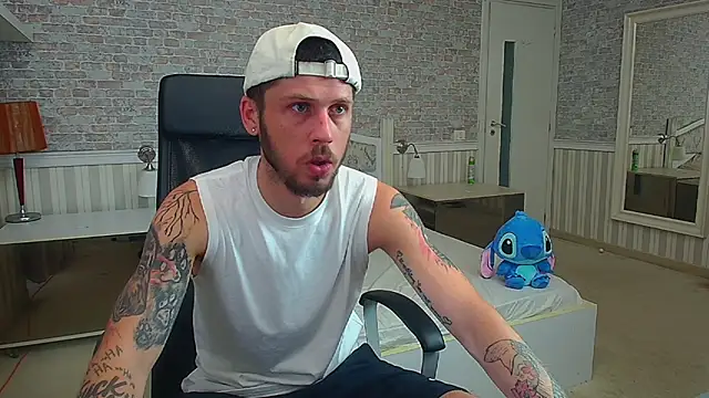 Snapshot of JonahShaw chatting on 07/21/26, 04:26 JonahShaw online show from 07/21/26, 04:26