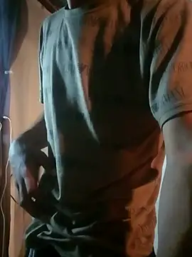 Snapshot of LUISSLEONN0958 chatting on 11/05/25, 08:25 LUISSLEONN0958 online show from 11/05/25, 08:25