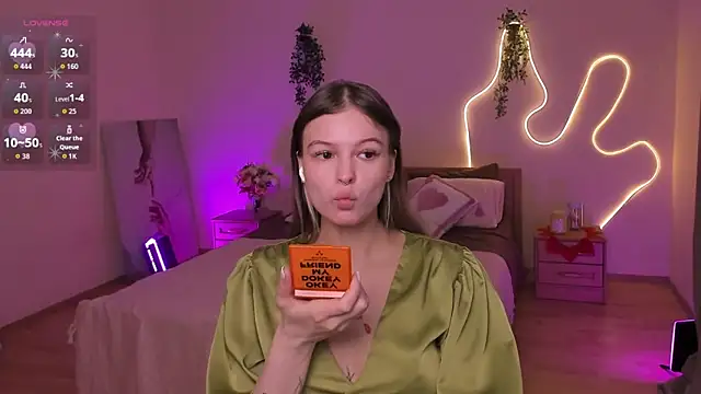 Lisa Blossom online show from 05/18/26, 06:08