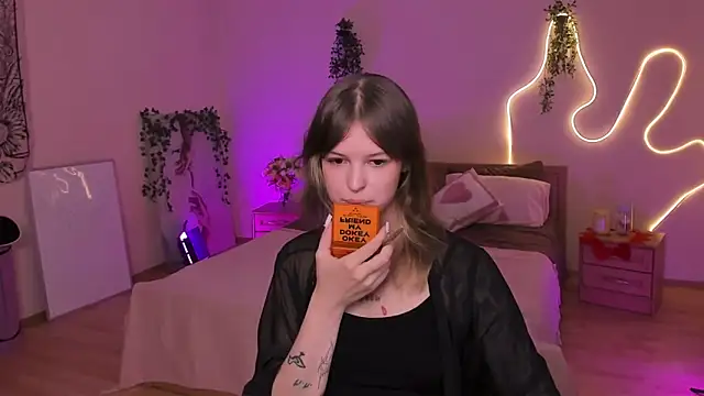 Lisa Blossom online show from 06/25/26, 06:07