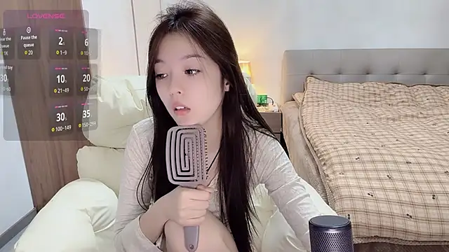 Snapshot of T-LL77- chatting on 11/22/25, 04:28 T-LL77- online show from 11/22/25, 04:28