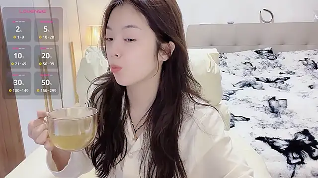 Snapshot of T-LL77- chatting on 02/11/26, 03:17 T-LL77- online show from 02/11/26, 03:17