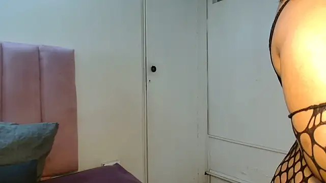 RoxyLuv77 online show from 09/18/25, 08:05