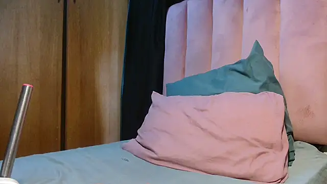 RoxyLuv77 online show from 09/27/25, 05:01