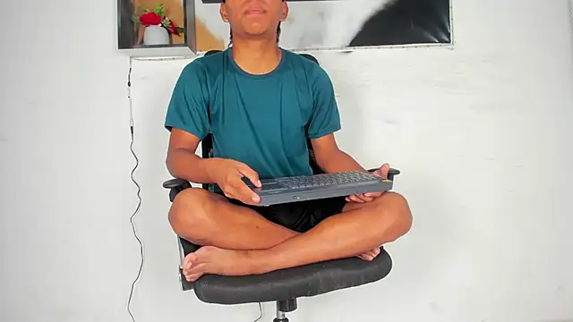 tyler twink boy online show from 10/07/25, 01:08