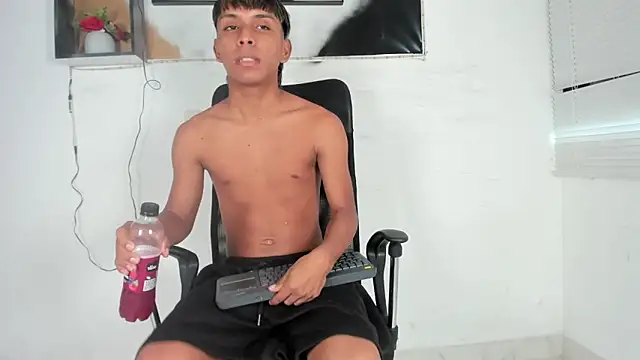 tyler twink boy online show from 10/14/25, 01:01