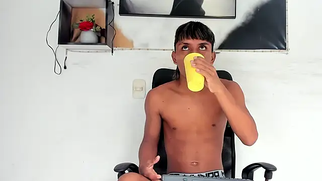 tyler twink boy online show from 11/15/25, 12:56