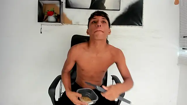 tyler twink boy online show from 12/01/25, 12:54