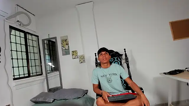 tyler twink boy online show from 03/04/26, 01:50