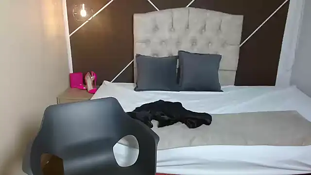 ScarletHott  online show from 09/18/25, 11:56