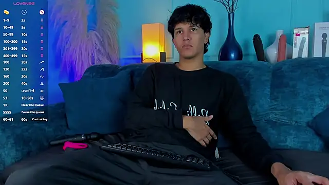 Leo Savage  online show from 12/02/25, 03:45