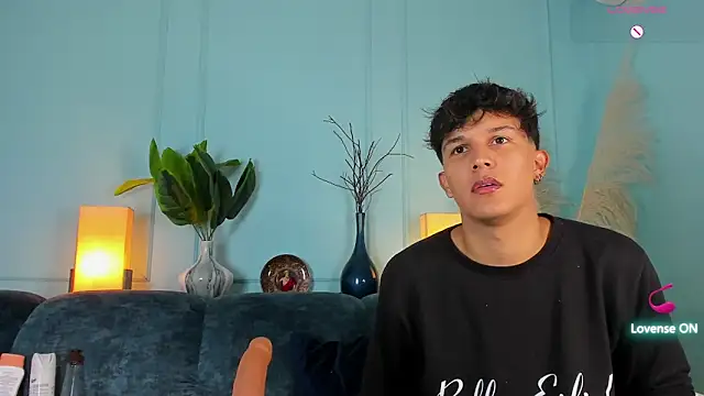 Leo Savage  online show from 02/25/26, 02:54