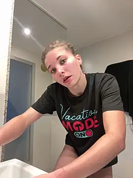 Snapshot of Throatgoat2026 chatting on 12/19/25, 01:07 Throatgoat2026 online show from 12/19/25, 01:07