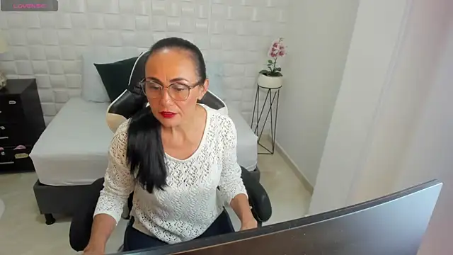 Snapshot of yulitza1025 chatting on 01/13/26, 01:16 yulitza1025 online show from 01/13/26, 01:16