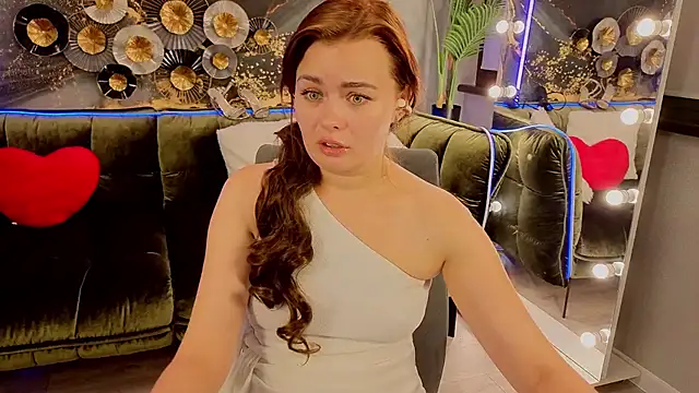 RedDoll  online show from 09/24/25, 10:02