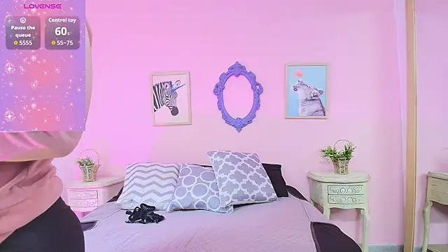 Snapshot of Nahomi_Rivera chatting on 10/09/25, 12:47 Nahomi Rivera online show from 10/09/25, 12:47