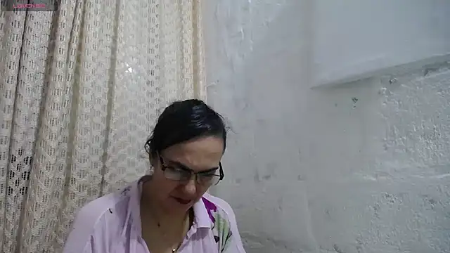 Snapshot of gabbyparker_ chatting on 09/17/25, 09:33 gabbyparker online show from 09/17/25, 09:33