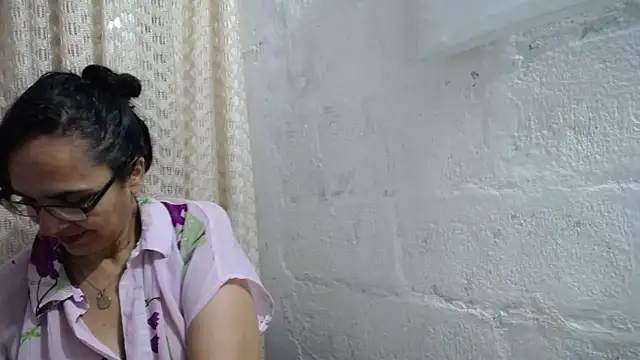 Snapshot of gabbyparker_ chatting on 10/11/25, 10:47 gabbyparker online show from 10/11/25, 10:47