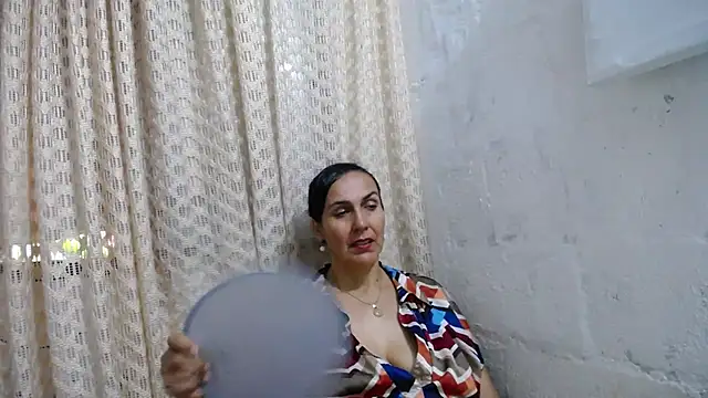 Snapshot of gabbyparker_ chatting on 10/18/25, 10:32 gabbyparker online show from 10/18/25, 10:32