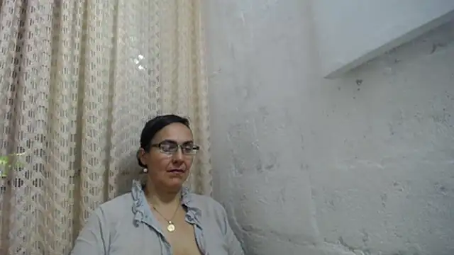 gabbyparker  online show from 12/18/25, 10:27