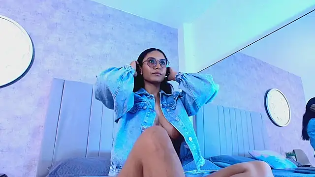 karla-ruiz online show from 10/28/25, 08:00